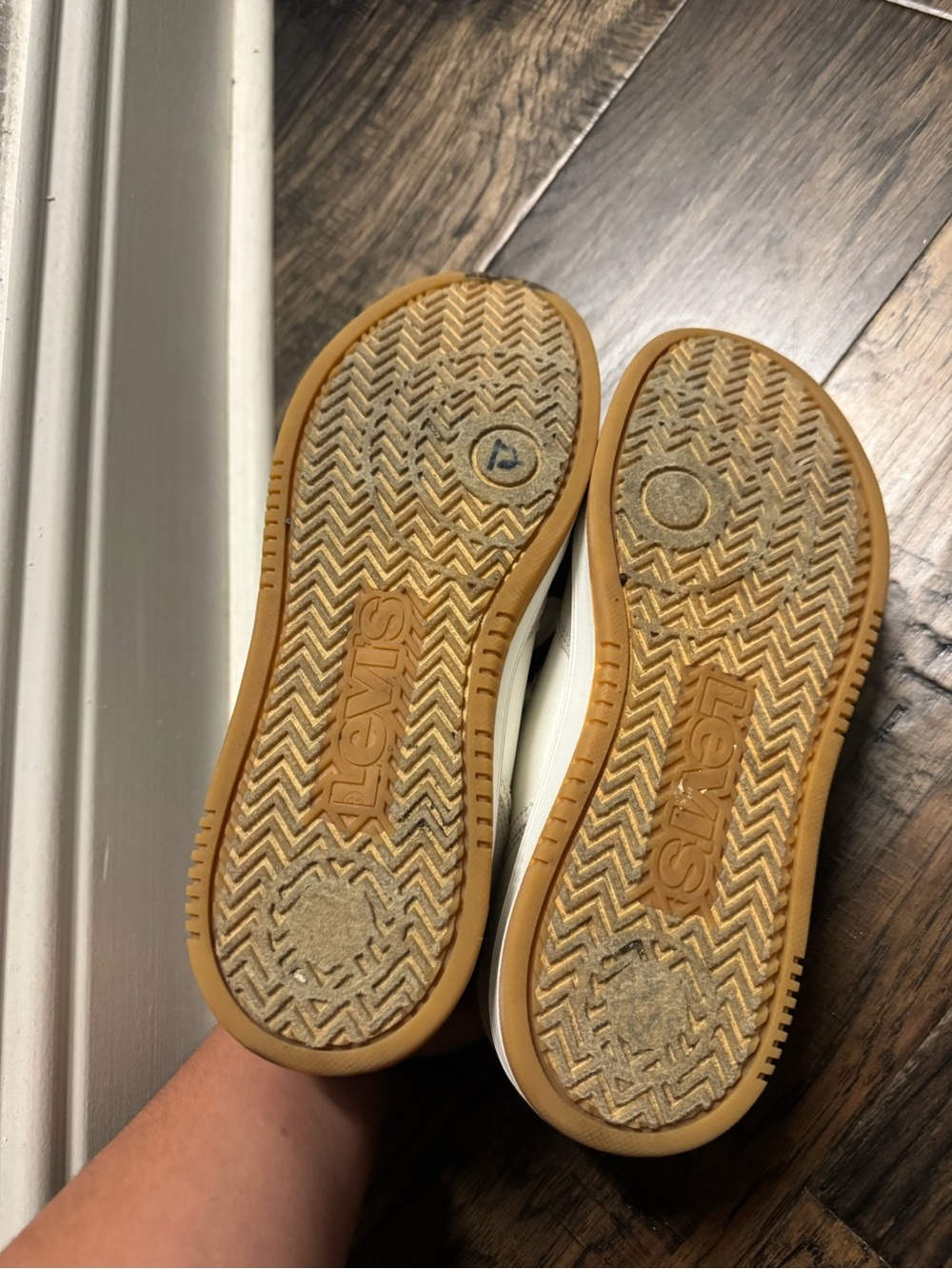 Levi's White Low-Top Sneakers - Women’s 8.5 - Picture 4 of 5